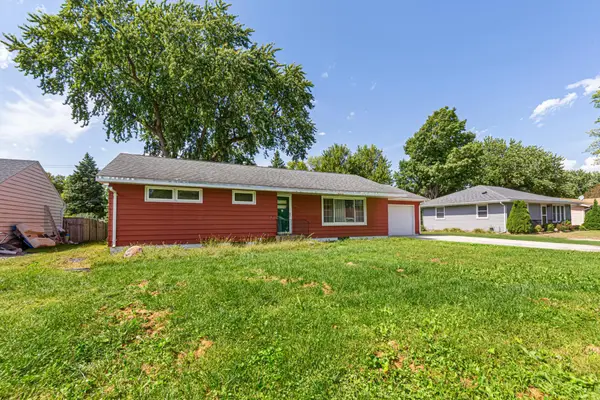 366 N Waterville Avenue, Le Center, MN 56057