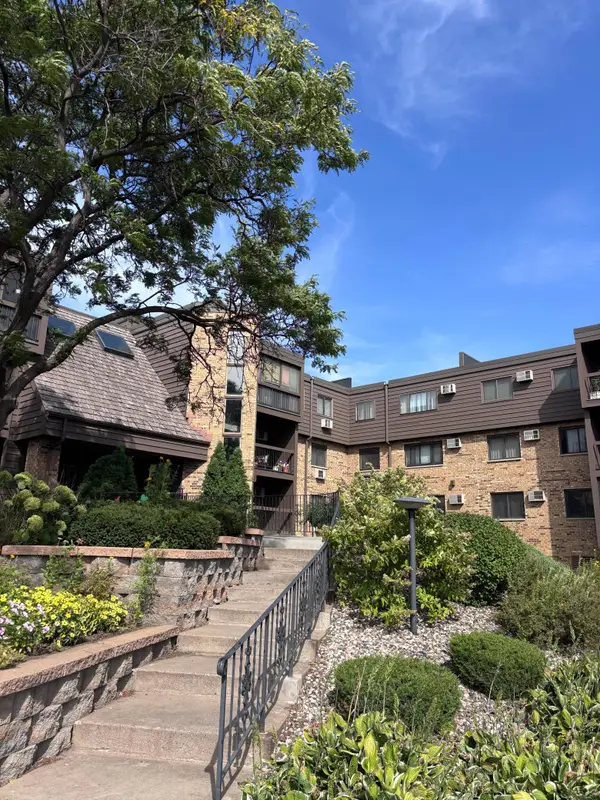 999 41st Avenue Ne #302, Columbia Heights, MN 55421