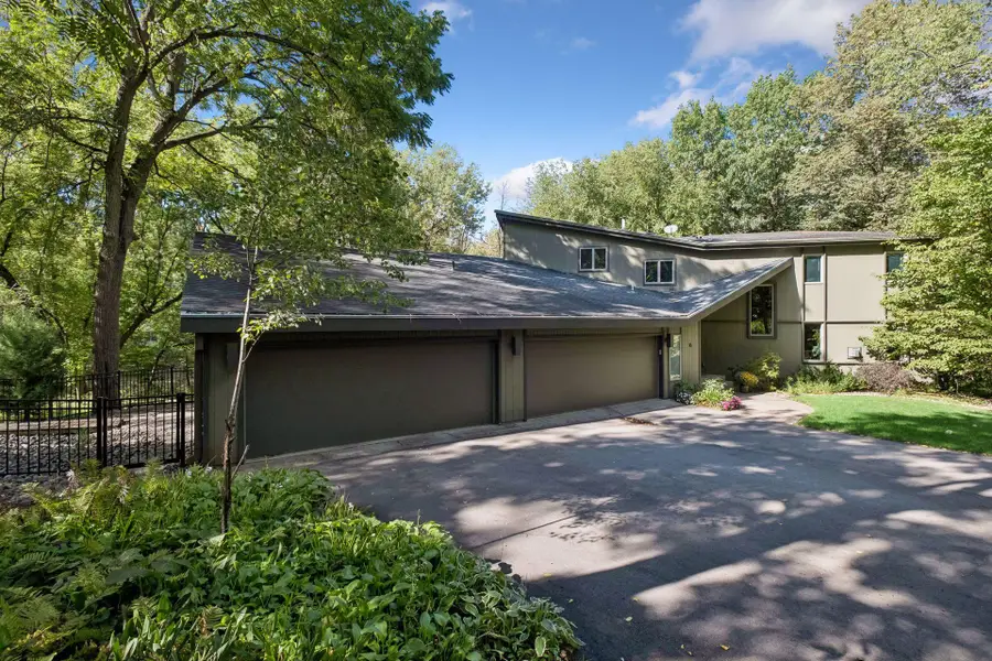 16 Timberglade Road, Bloomington, MN 55437 - #2