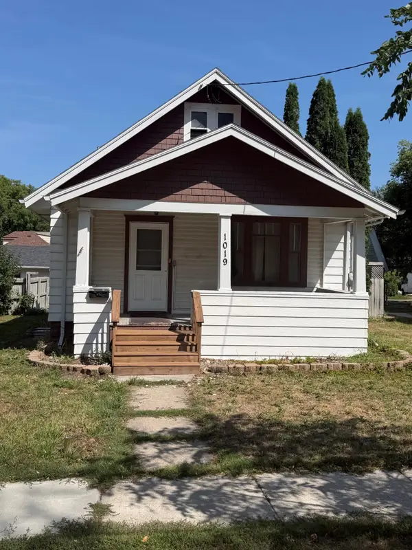 1019 9th Avenue N, Fargo, ND 58102
