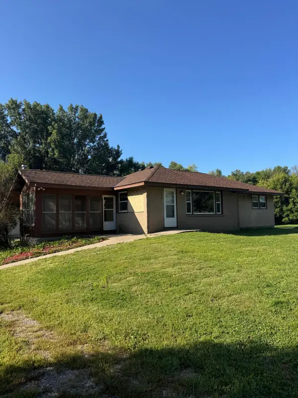 435 W Ottawa Street, Le Center, MN 56057