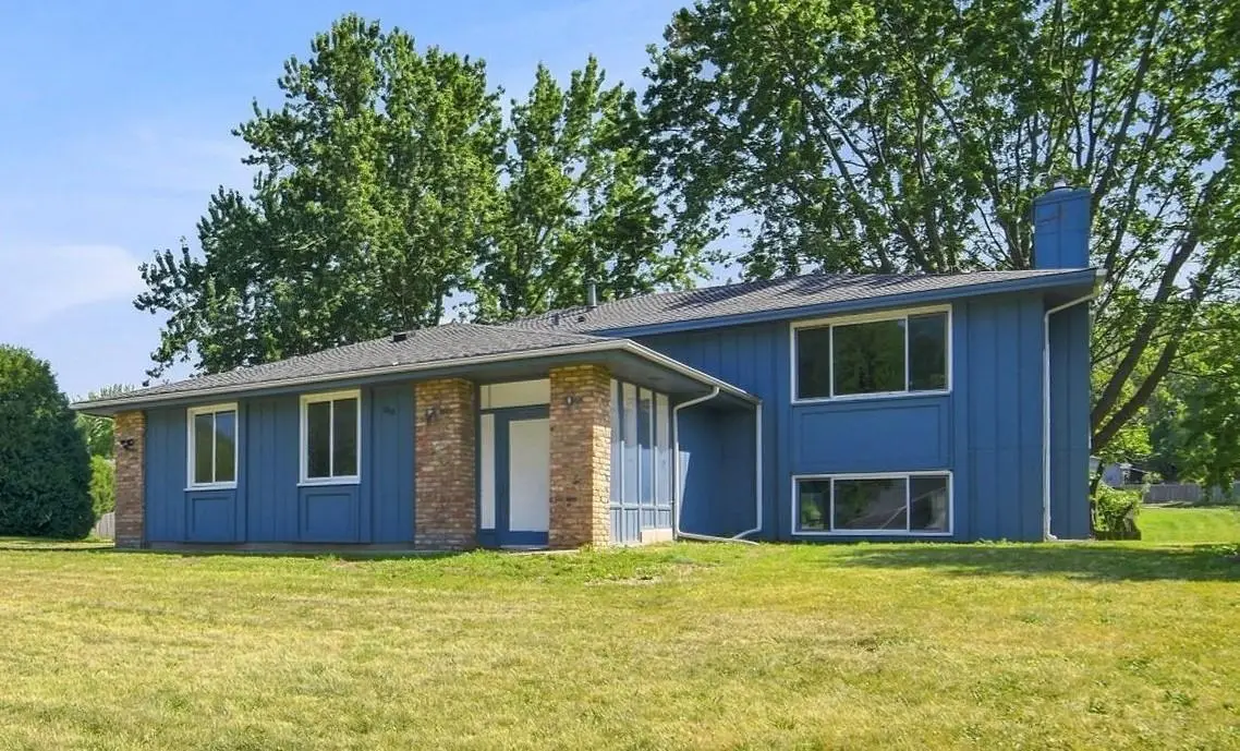360 Brooks Avenue W, Roseville, MN 55113 - #1