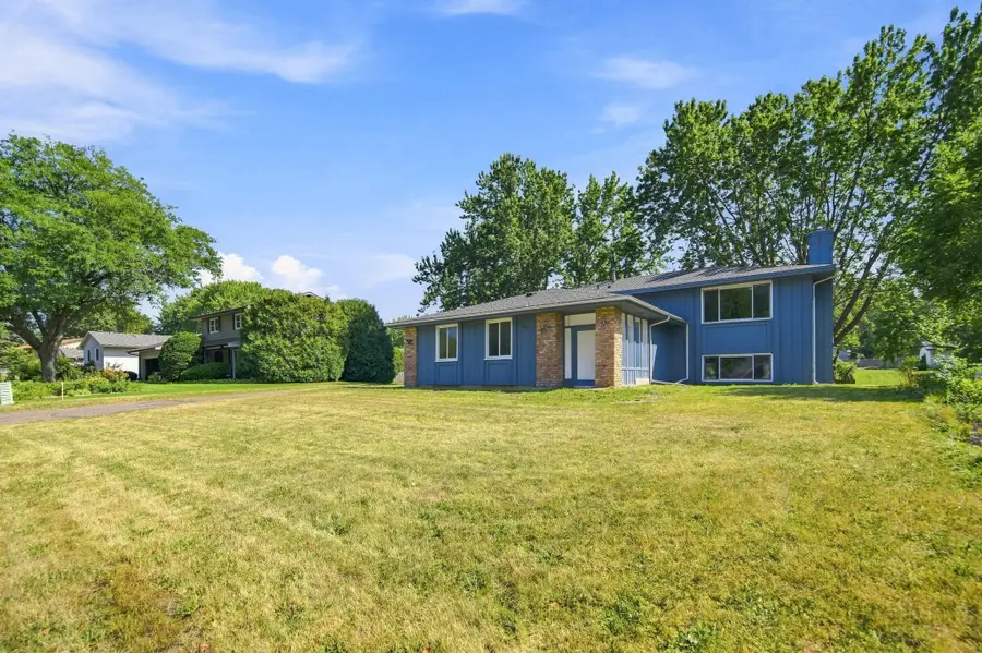 360 Brooks Avenue W, Roseville, MN 55113 - #2