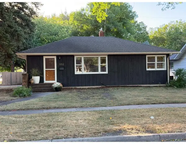 2202 8th Street N, Fargo, ND 58102