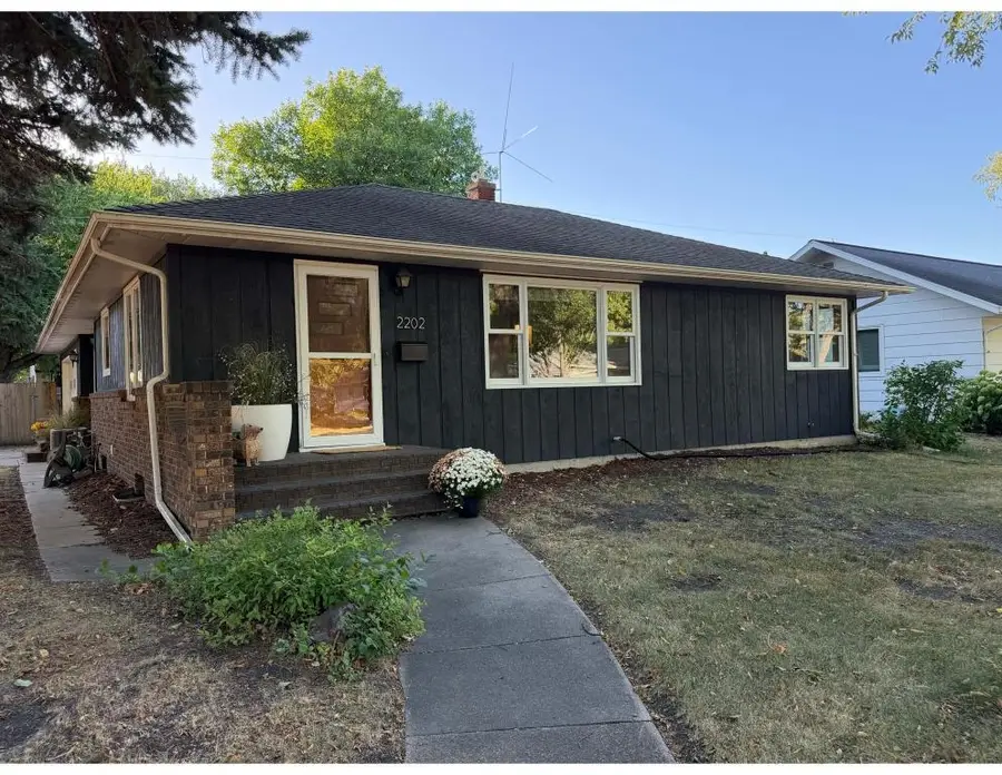 2202 8th Street N, Fargo, ND 58102 - #2