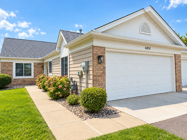 6850 Jenny Lane, Woodbury, MN 55125