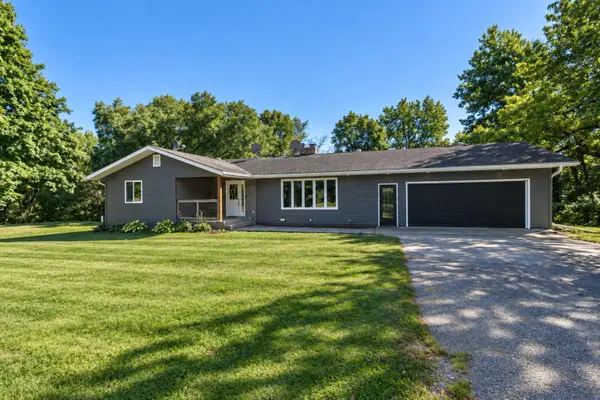 1011 N Cordova Avenue, Le Center, MN 56057