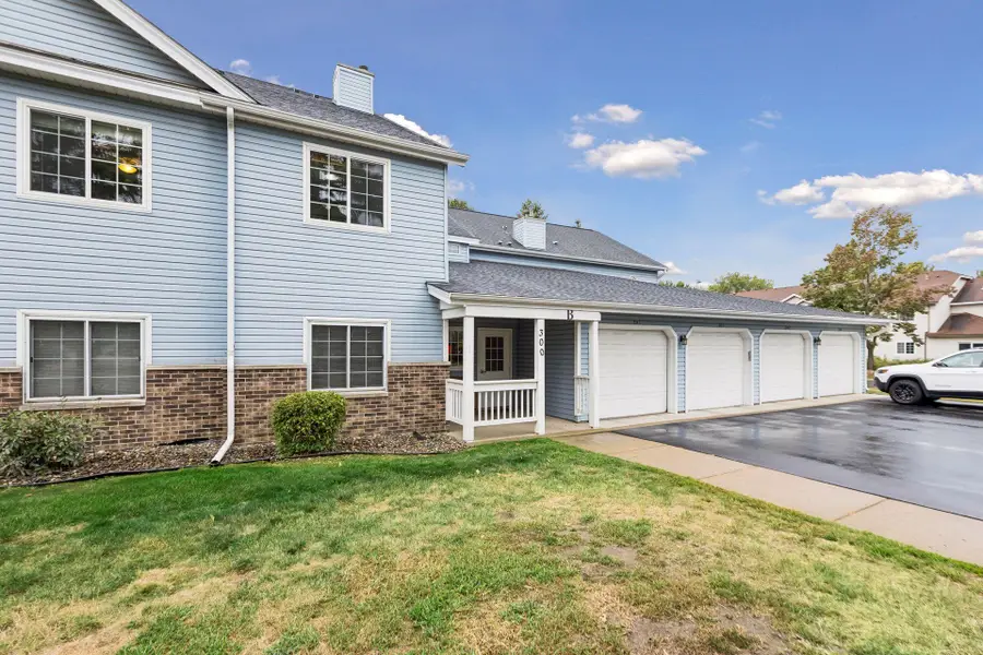300 41st Avenue Ne #202, Columbia Heights, MN 55421 - #2