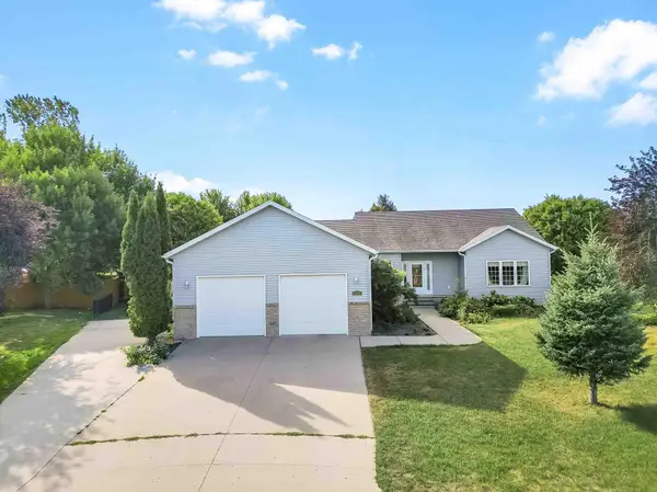 1928 33rd Street S, Moorhead, MN 56560