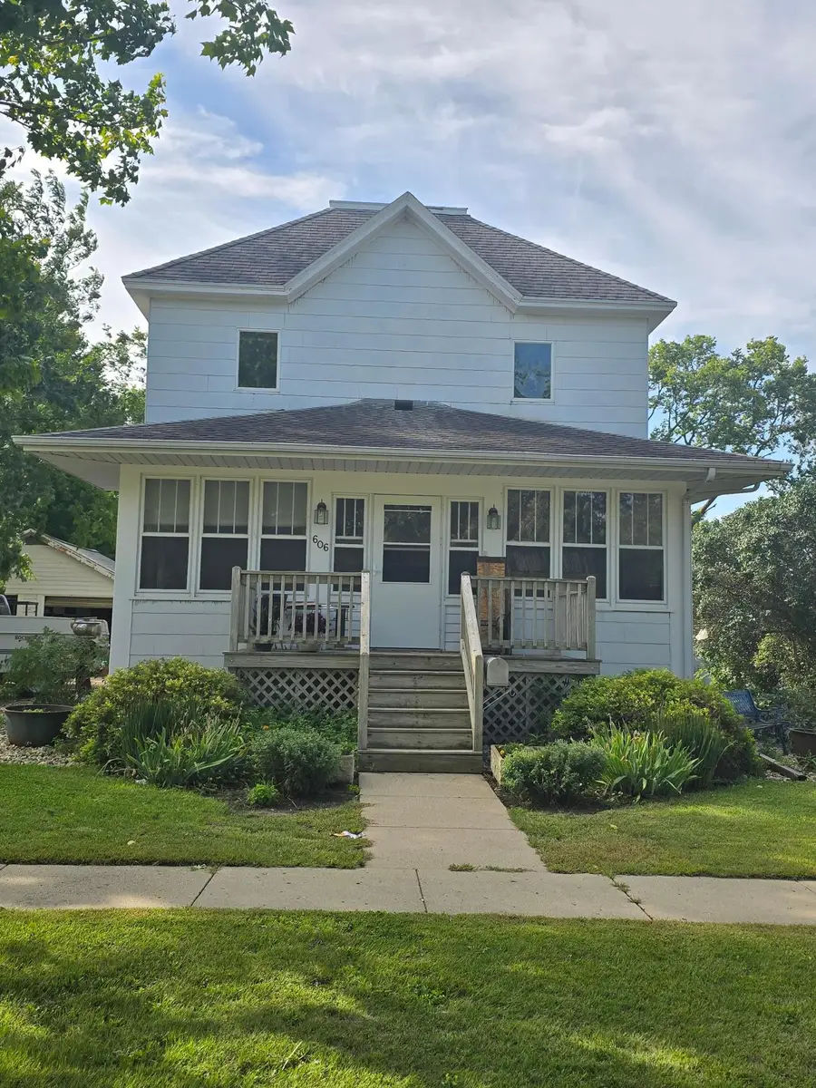 606 3rd Street Sw, Pipestone, MN 56164 - #2