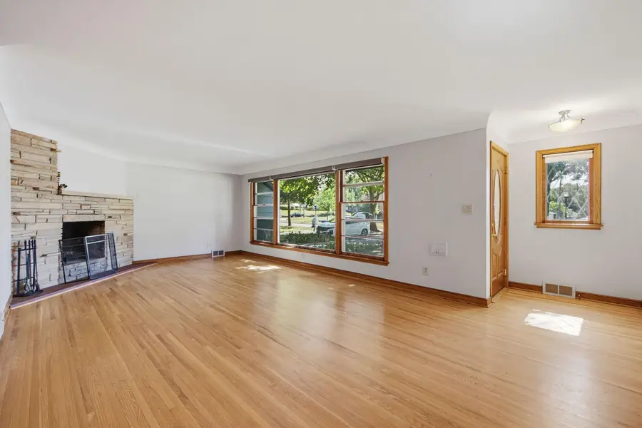 667 Wheelock Parkway W, Saint Paul, MN 55117 - #2