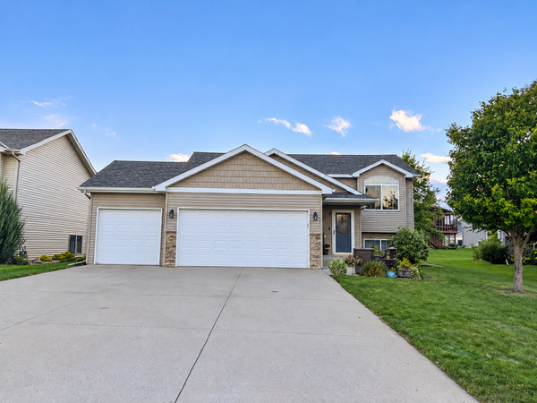 104 Kingsmill Court, Mankato, MN 56001