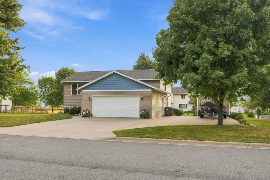722 4th Avenue Nw, Melrose, MN 56352 - #2