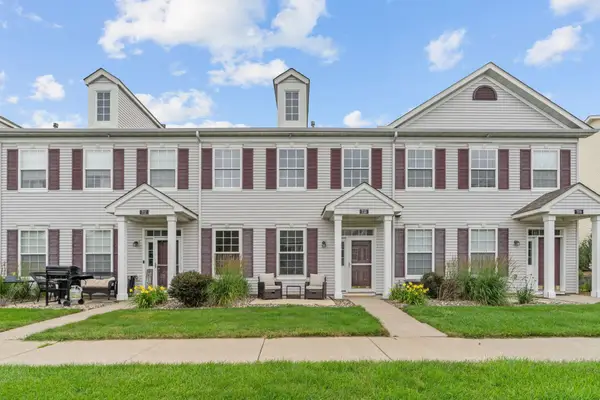 713 Cobblestone Way, Shakopee, MN 55379