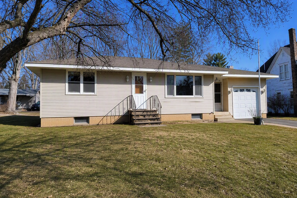6516 Elm Street, North Branch, MN 55056