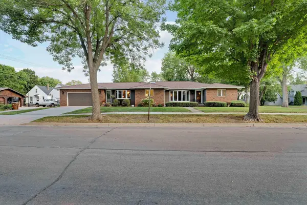 611 E Sheridan Avenue, Montevideo, MN 56265