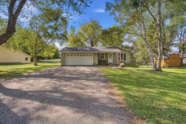210 Lakeview Drive, Spicer, MN 56288