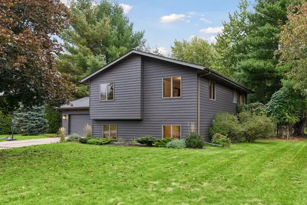 1112 Grandview Drive, Hudson, WI 54016