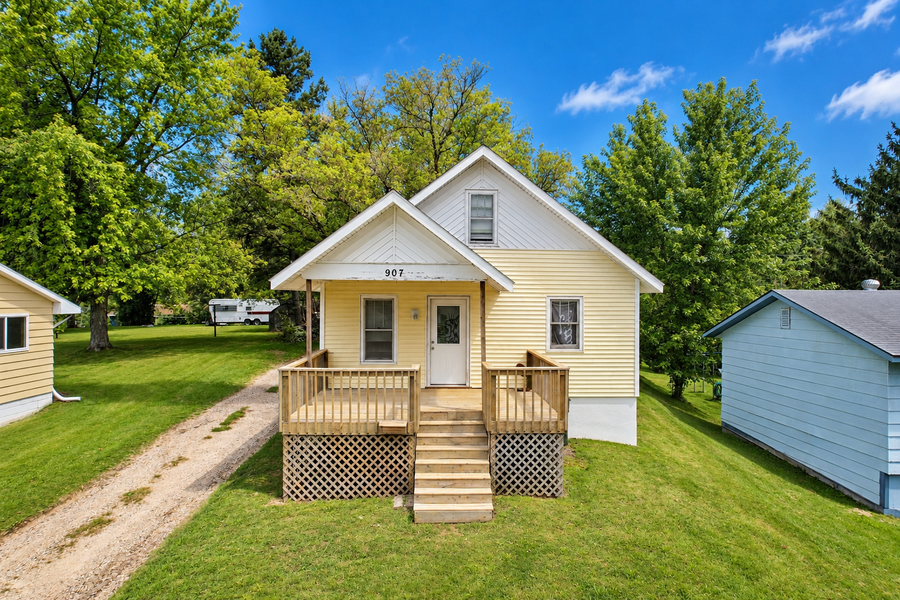 907 N Baird Avenue, Fergus Falls, MN 56537 - #2