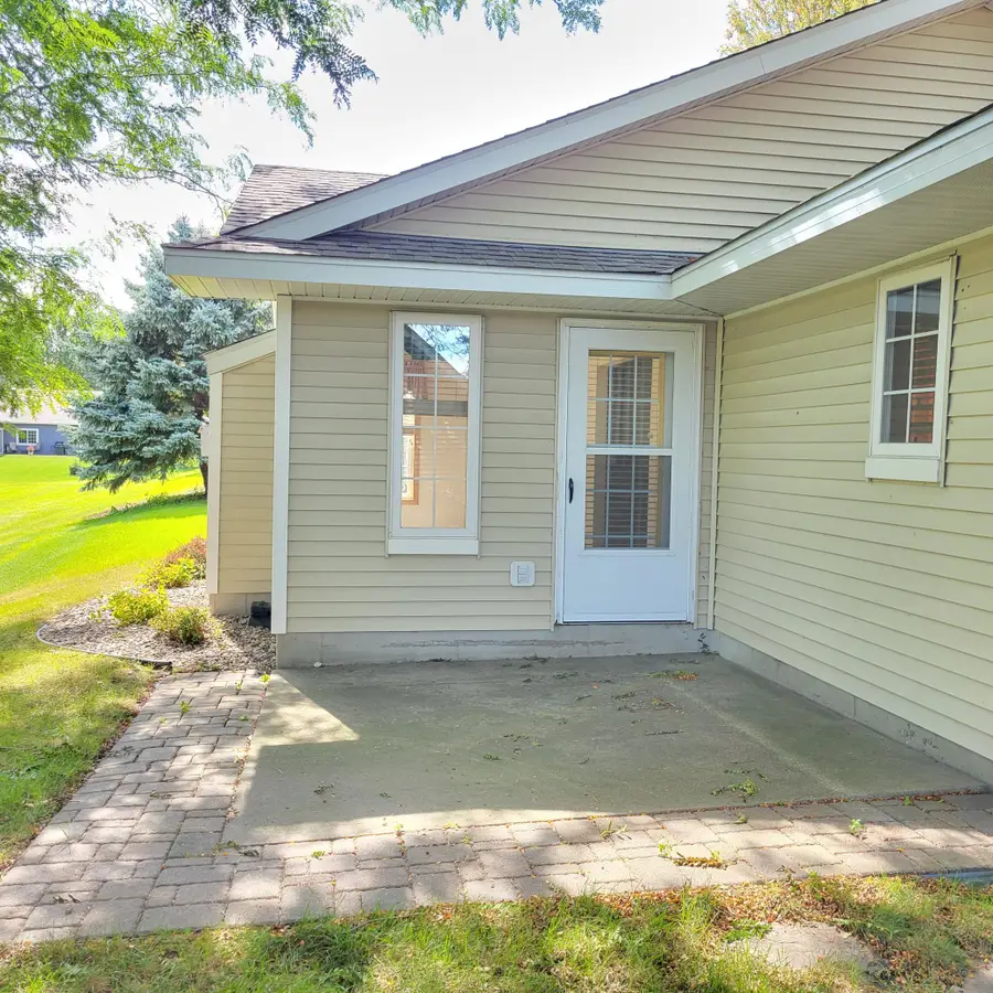 821 Greensview Court Nw, Hutchinson, MN 55350 - #2