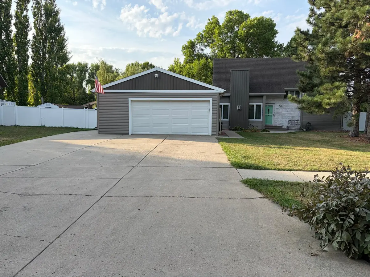 1825 Prairie Lane S, Fargo, ND 58103 - #1