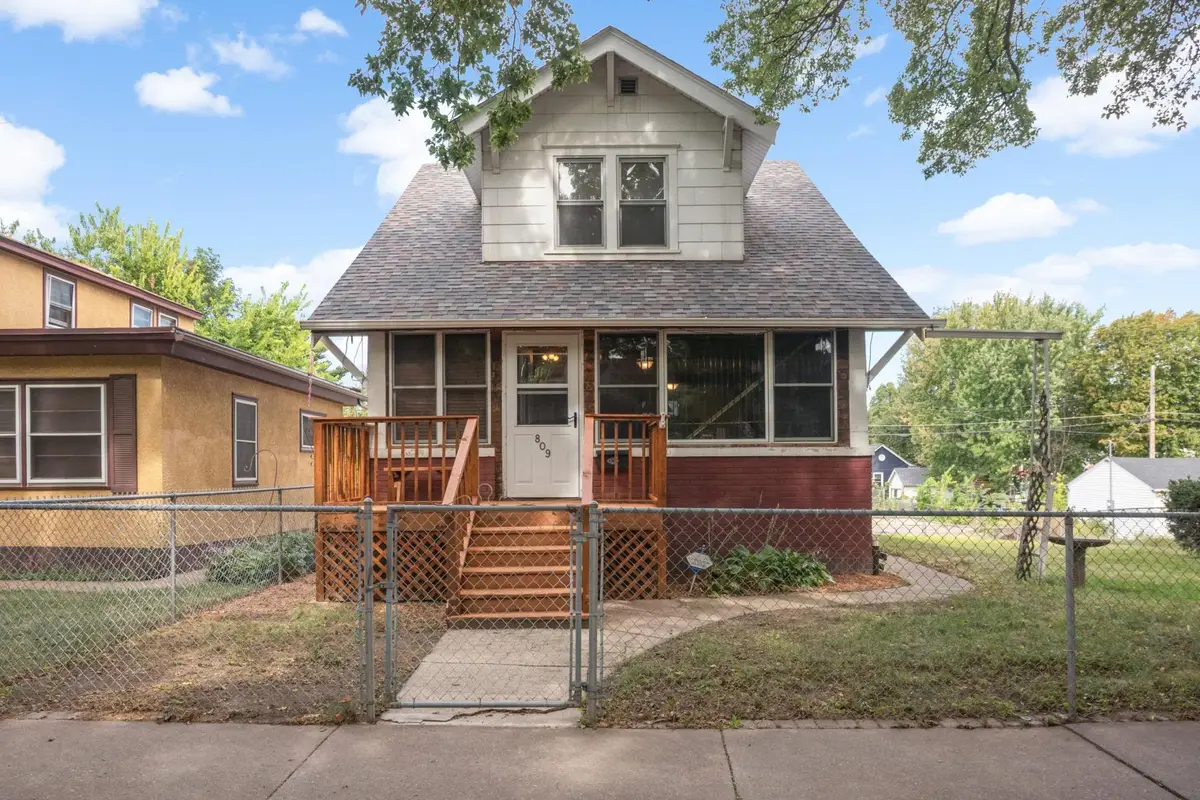 809 Minnehaha Avenue W, Saint Paul, MN 55104 - #1