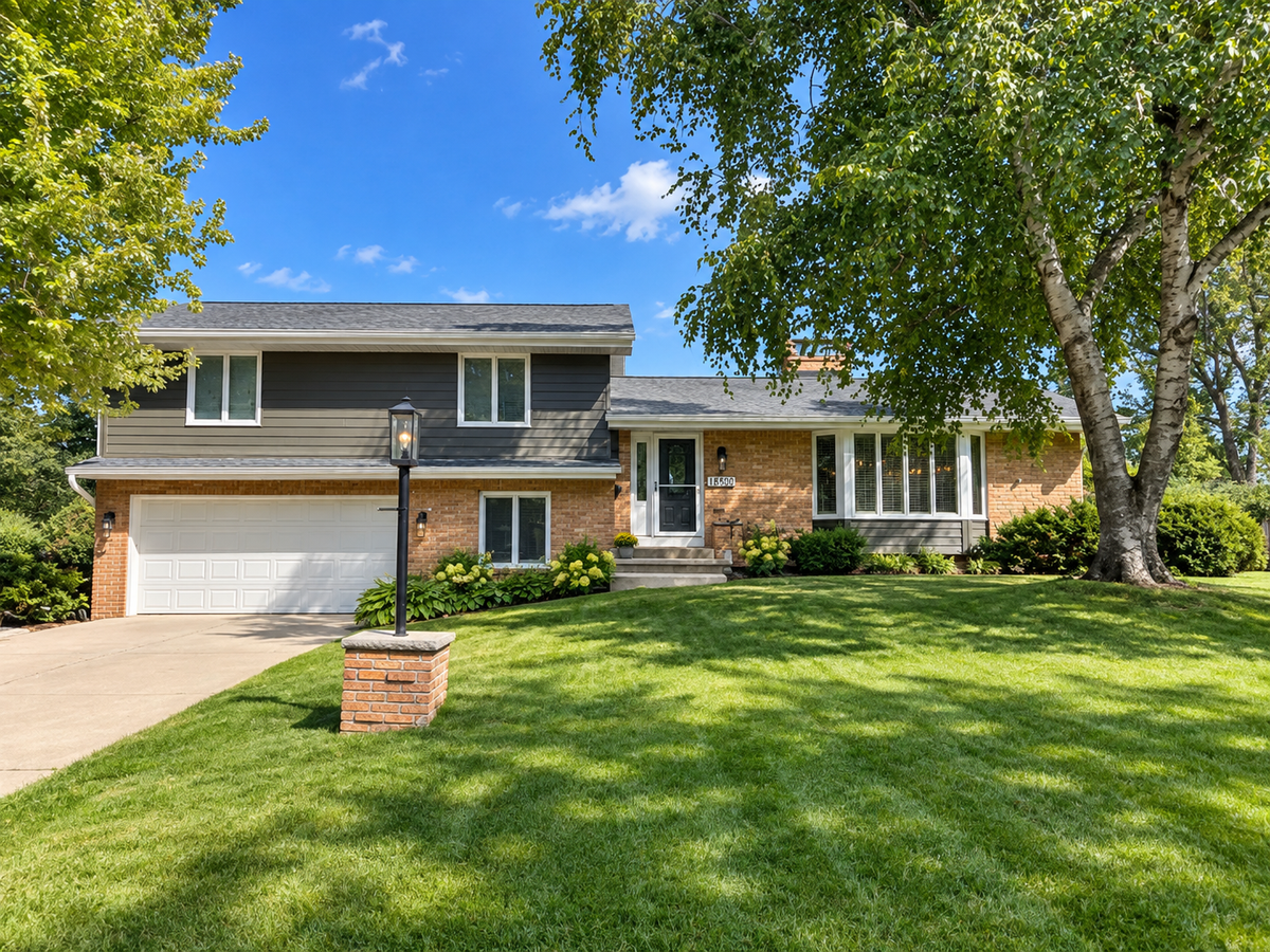1800 Quebec Avenue N, Golden Valley, MN 55427 - #1
