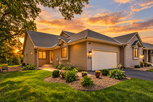 4201 93rd Avenue N, Brooklyn Park, MN 55443