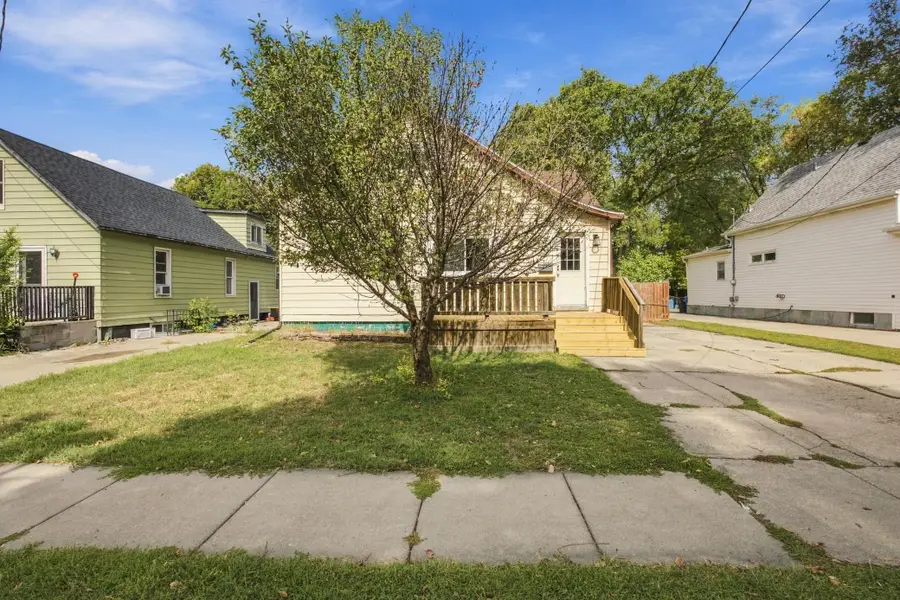 1809 5th Avenue S, Fargo, ND 58103 - #2
