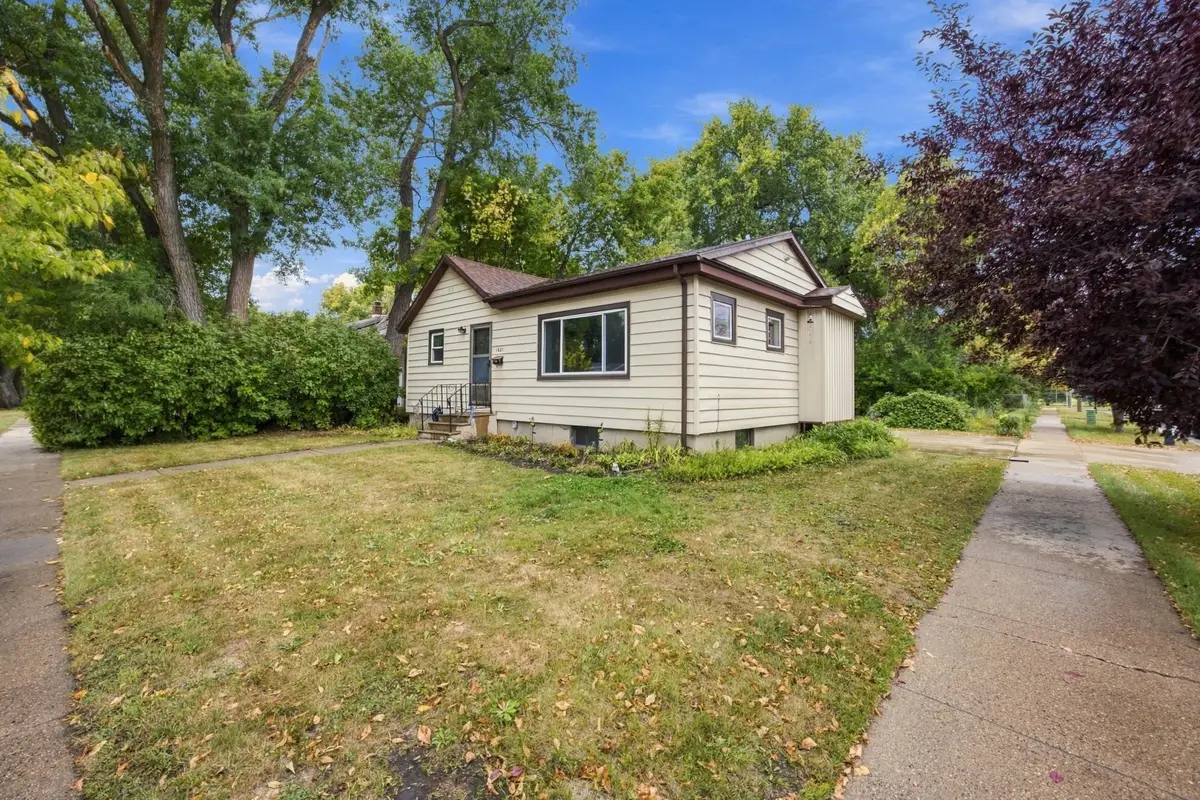 1621 12th Avenue S, Fargo, ND 58103 - #1