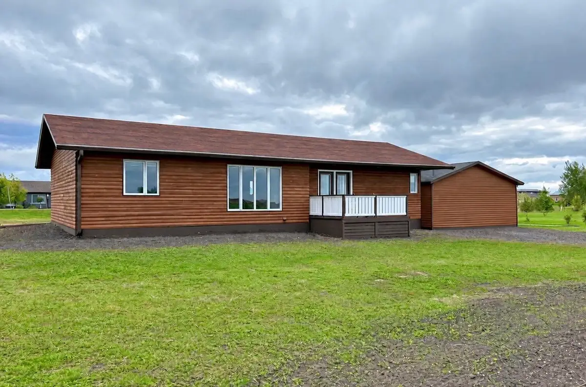 405 Harvest Ave, Devils Lake, ND 58301 - #1
