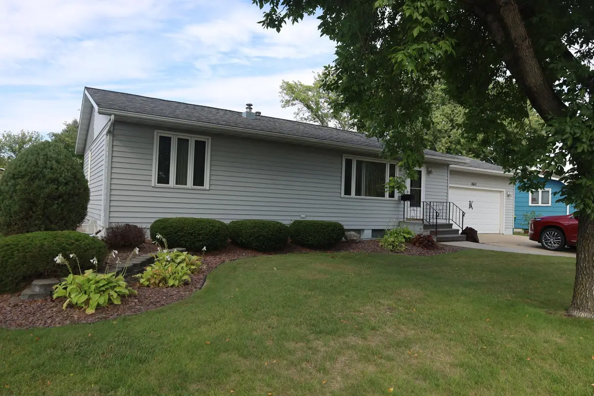 1611 6th Street N, Wahpeton, ND 58075 - #1