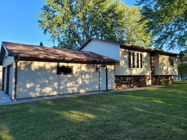 60328 210th Avenue, Dodge Center, MN 55927