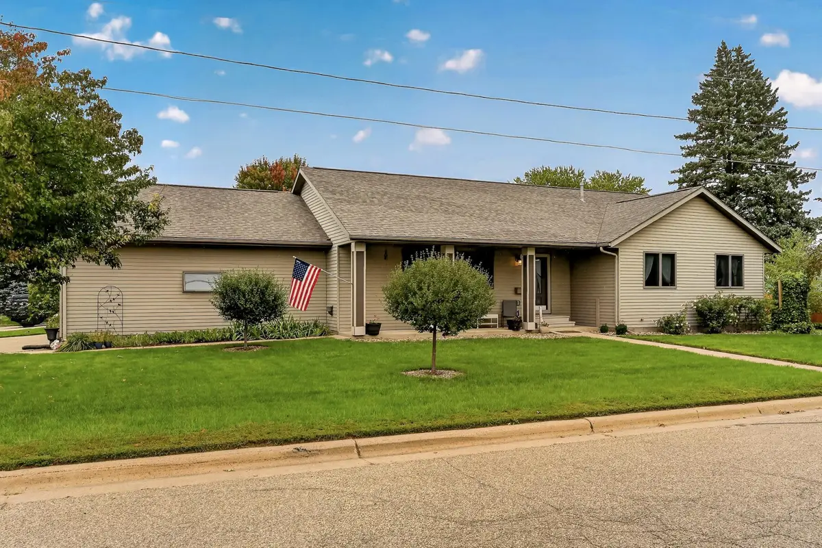 425 Park Avenue, Zumbrota, MN 55992 - #1