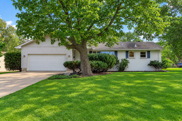 3988 Wisconsin Avenue N, New Hope, MN 55427