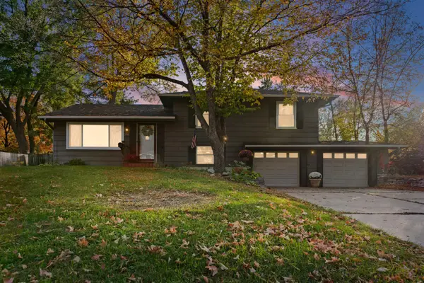 4625 Oxborough Lane, Bloomington, MN 55437