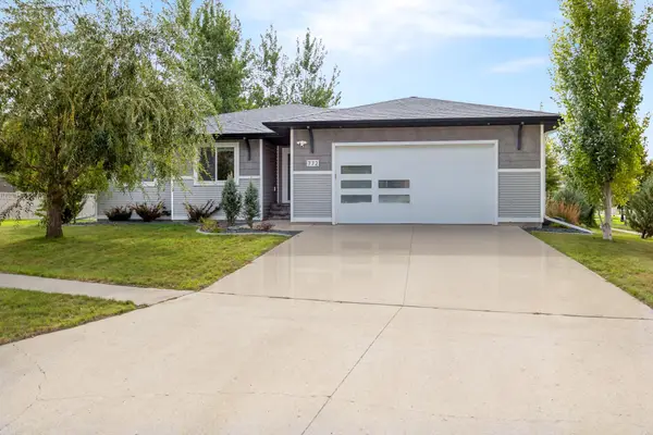 772 35th Avenue E, West Fargo, ND 58078