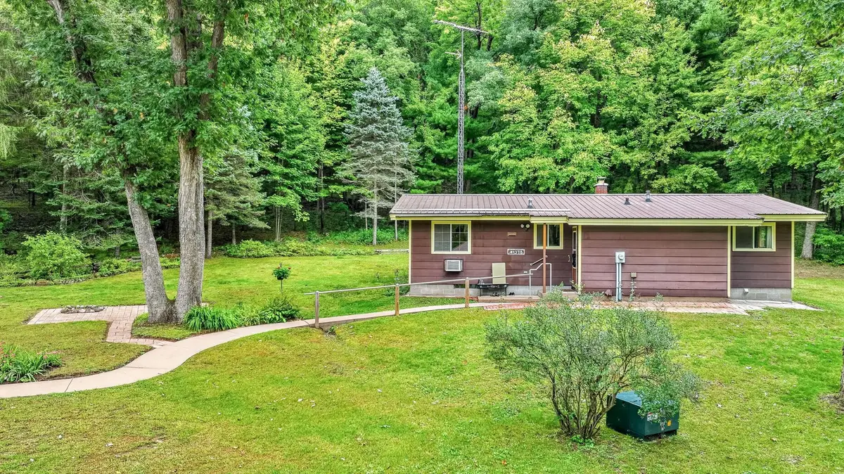 N9278 State Road 25, Colfax, WI 54730 - #1