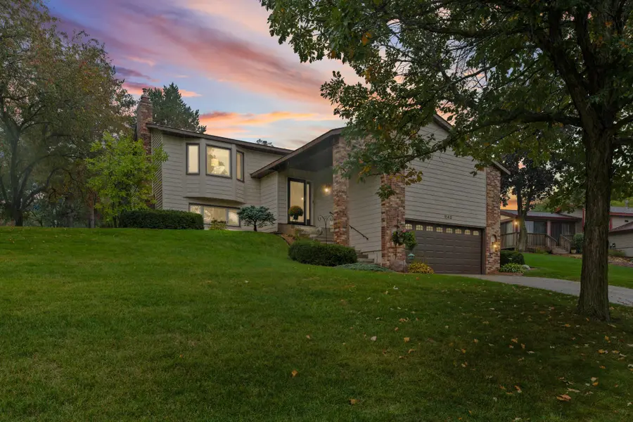 1142 Parkview Lane, Eagan, MN 55123 - #2