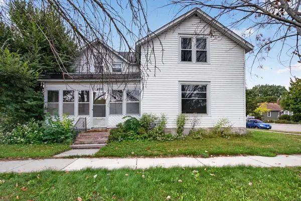 423 N Ash Street, Chaska, MN 55318