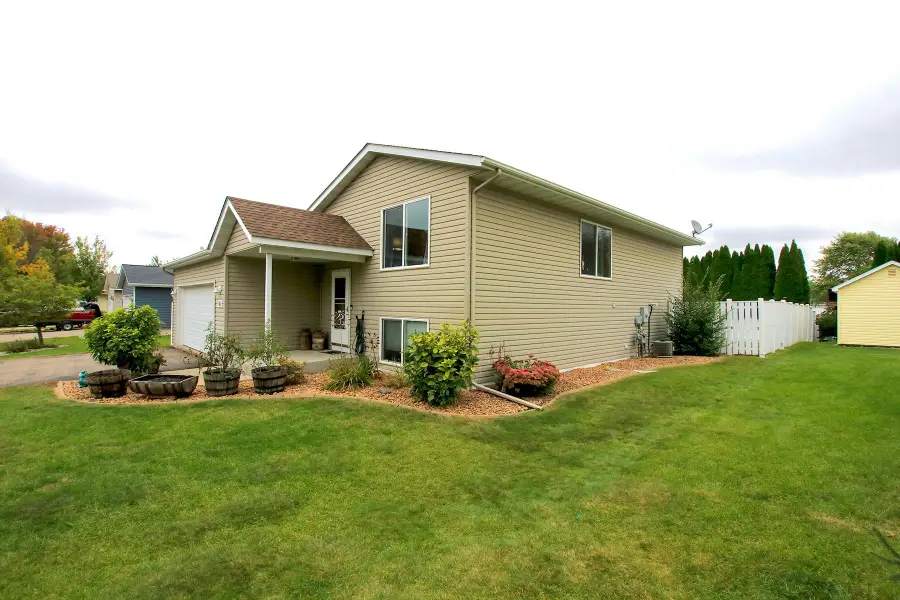 715 Louisiana Street Nw, Hutchinson, MN 55350 - #2