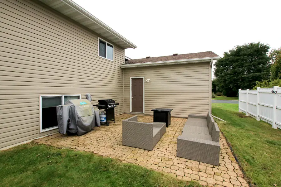 715 Louisiana Street Nw, Hutchinson, MN 55350 - #3