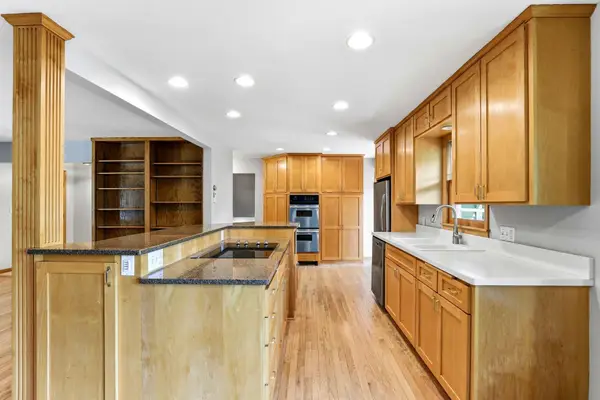 1866 Shryer Avenue W, Roseville, MN 55113