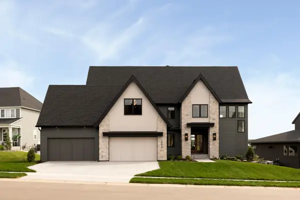 16457 47th Place N, Plymouth, MN 55446