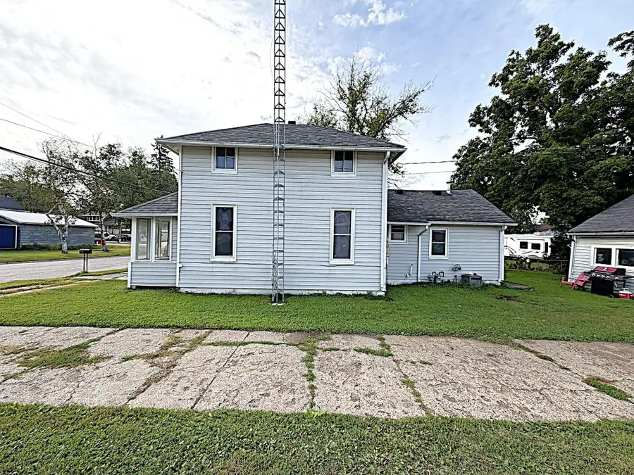 130 6th Street Sw, Plainview, MN 55964 - #2