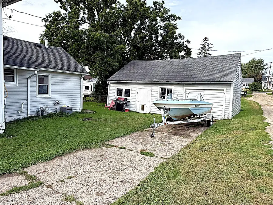 130 6th Street Sw, Plainview, MN 55964 - #3