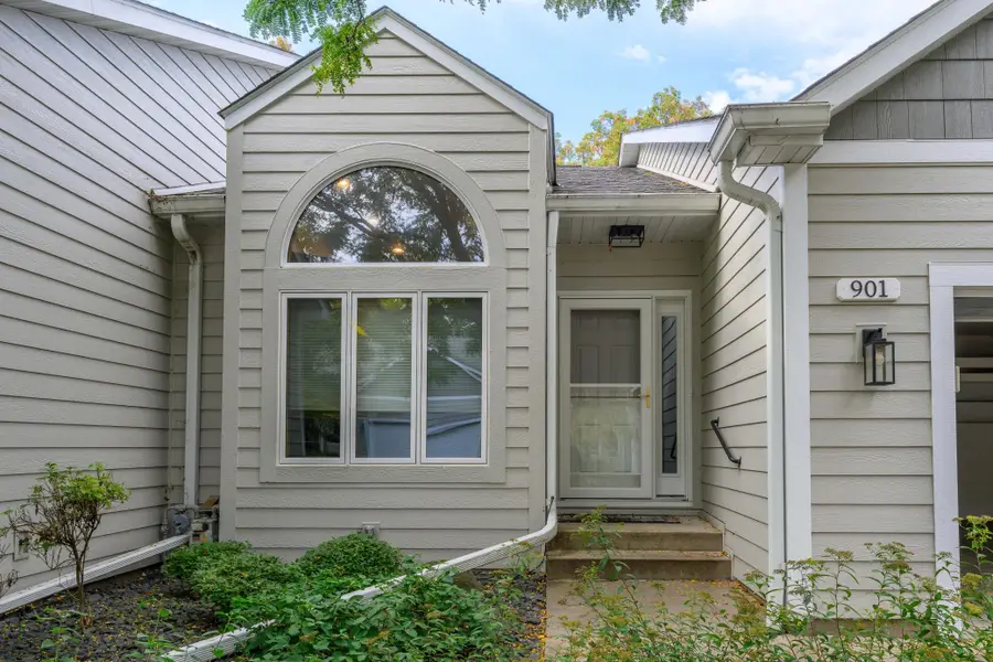 901 Southcross Drive E, Burnsville, MN 55306 - #2