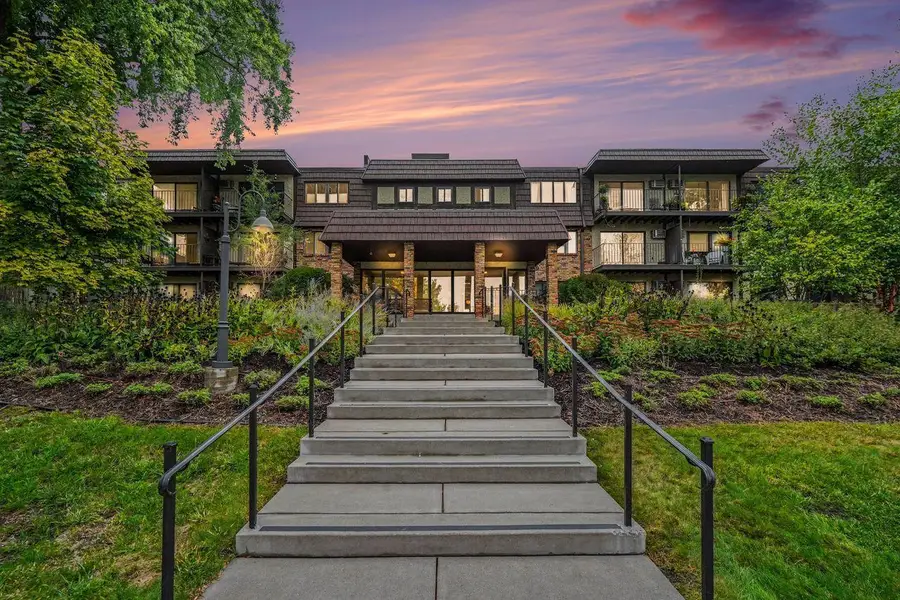 205 Barry Avenue S #207, Wayzata, MN 55391 - #2