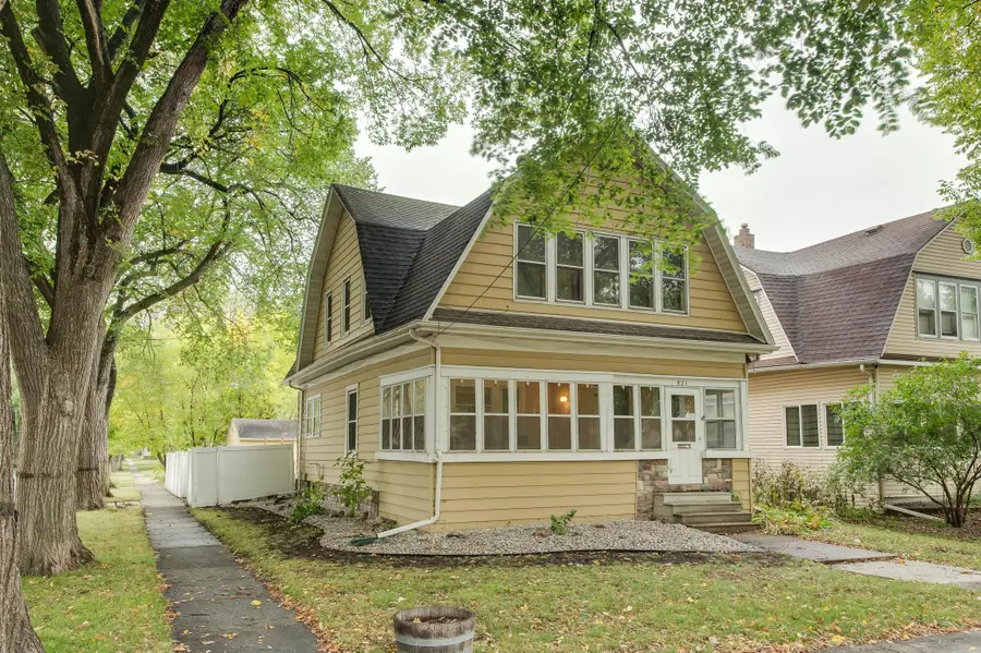 921 10th Street S, Fargo, ND 58103 - #2