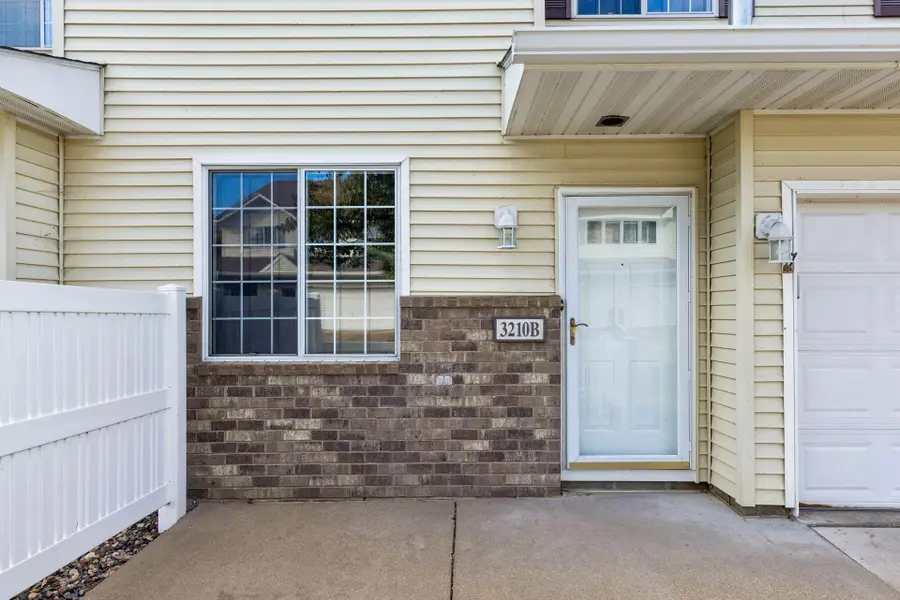 3210 Juniper Circle #B, Woodbury, MN 55125 - #3
